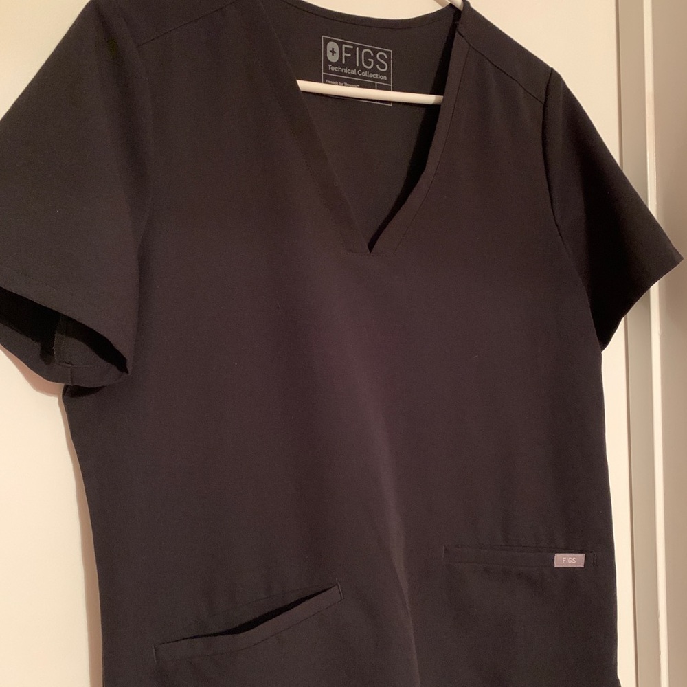 Figs Black Casma three-pocket scrub top